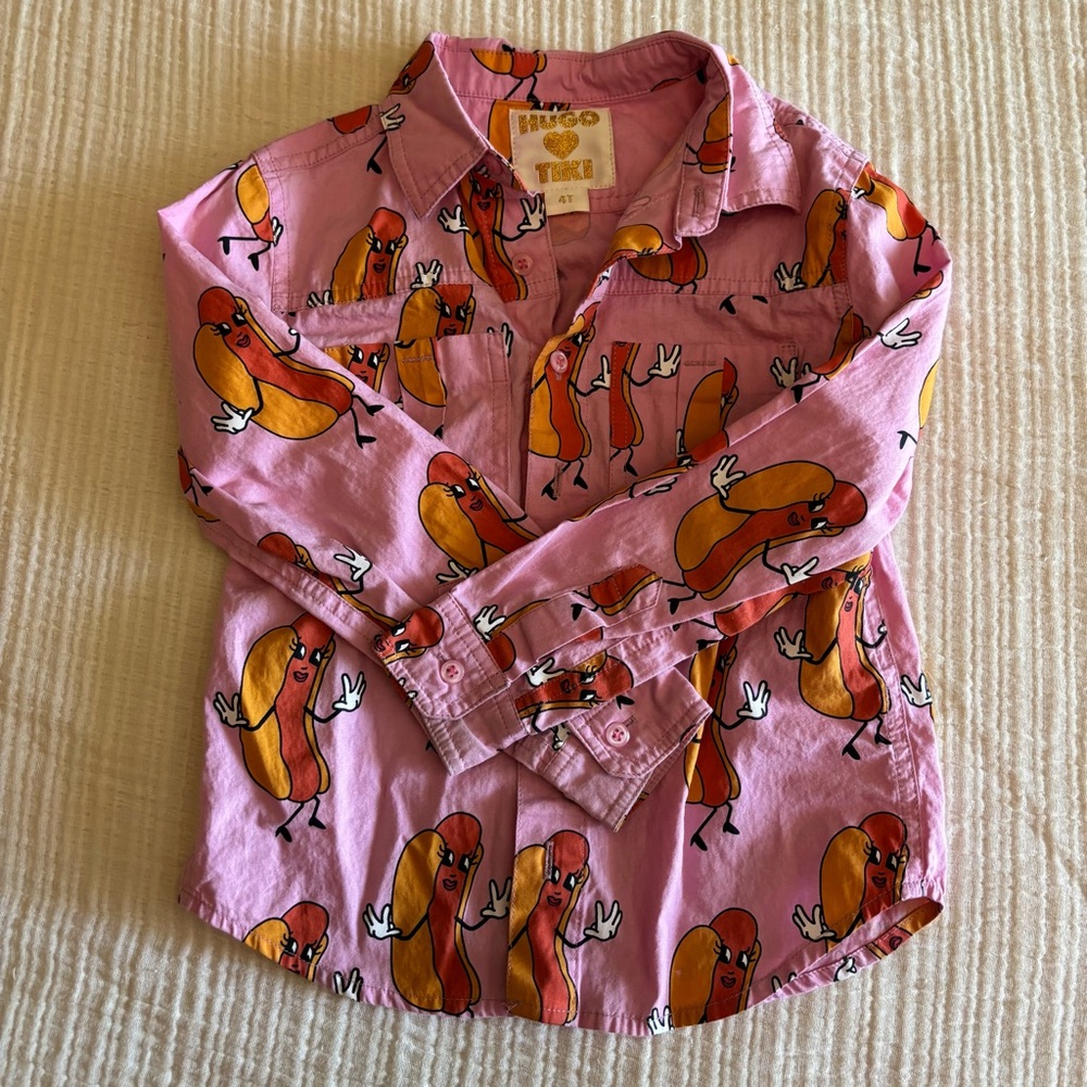 Hugo Loves Tiki hot dog button down